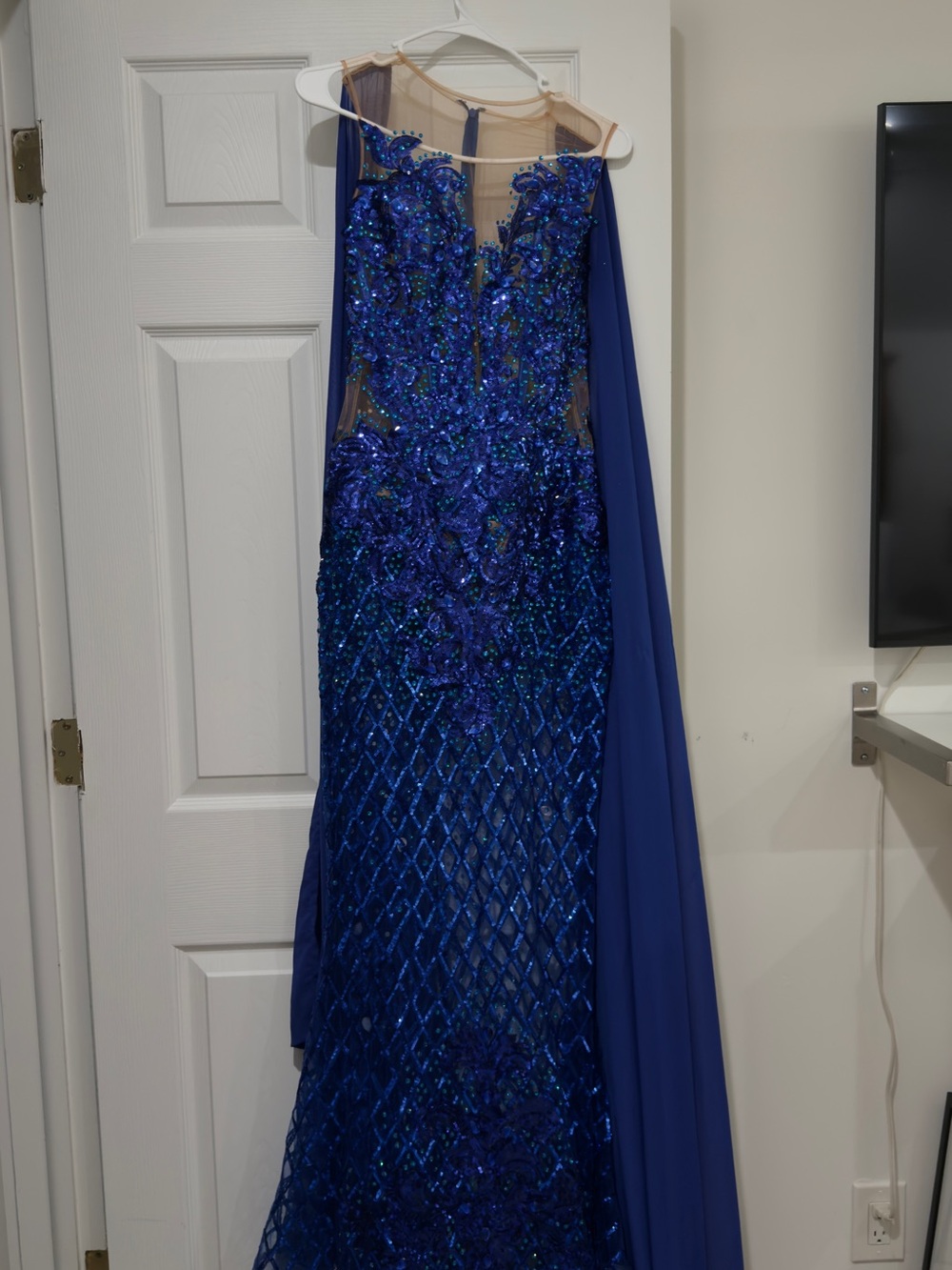 Elegant Royal Blue Evening Gown with Embellished Bodice